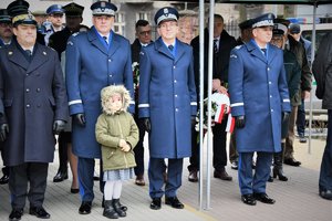 Kolorowe zdjęcie przedstawia kierownictwo polskiej, ślaskiej i małopolskiej Policji oraz przedstawicieli innych służb mundurowych.