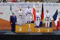 Sierżant Agnieszka Bergier na najwyższym stopniu podium Mistrzostw Europy w Ju-Jitsu