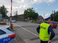 Policjant na przejeździe