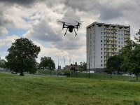 Startujący dron