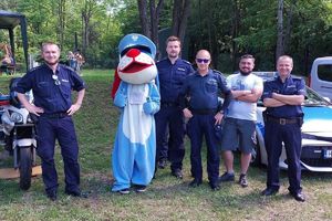 pamiątkowe zdjęcie policjantów