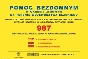 Zdjęcie przedstawia plakat związany z pomocą osobom bezdomnym.