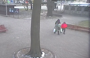 Zdjęcie przedstawia sprawców kradzieży krucyfiksu.