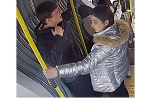 Zdjęcie przedstawia sprawców kradzieży telefonu.