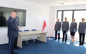 Zdjęcie przedstawia Komendanta Miejskiego Policji w Sosnowcu przemawiającego do Komendantów i Naczelnika.