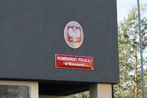 Zdjęcie przedstawia napis na budynku &quot;Komisariat Policji I w Sosnowcu&quot;.