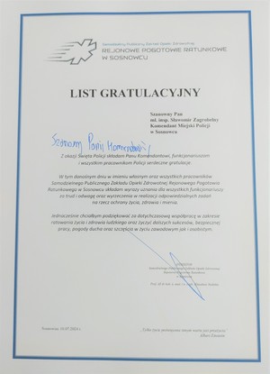 Samodzielny Publiczny Zakład Opieki Zdrowotnej REJONOWE POGOTOWIE RATUNKOWE W SOSNOWCU

LIST GRATULACYJNY

Szanowny Pan

ml. insp. Sławomir Zagrobelny Komendant Miejski Policji

w Sosnowcu

Z okazji Święta Policji składam Panu Komendantowi, funkcjonariuszom i wszystkim pracownikom Policji serdeczne gratulacje.

W tym donośnym dniu w imieniu własnym oraz wszystkich pracowników Samodzielnego Publicznego Zakładu Opieki Zdrowotnej Rejonowego Pogotowia Ratunkowego w Sosnowcu składam wyrazy uznania dla wszystkich funkcjonariuszy za trud i odwagę oraz wyrzeczenia w realizacji odpowiedzialnych zadań na rzecz ochrony życia, zdrowia i mienia.

Jednocześnie chciałbym podziękować za dotychczasową współpracę w zakresie ratowania życia i zdrowia ludzkiego oraz życzyć dalszych sukcesów, bezpiecznej pracy, pogody ducha oraz szczęścia w życiu zawodowym jak i osobistym.

Tylko życie poświęcone innym warte jest przeżycia Albert Einstein