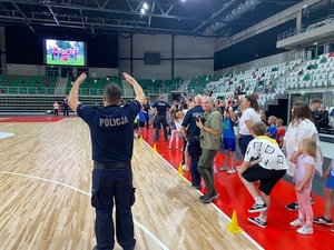 Dzielnicowi z &quot;dwójki&quot; aktywnie wsparli akcję &quot;Otwórz serce-daj dom&quot;