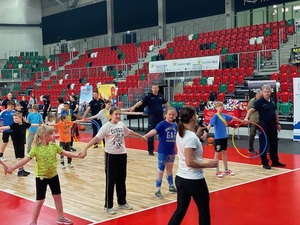 Dzielnicowi z &quot;dwójki&quot; aktywnie wsparli akcję &quot;Otwórz serce-daj dom&quot;