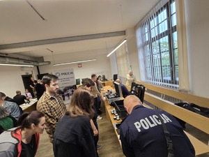 Policjanci uczestniczyli w &quot;Nocy Otwartych Sądów&quot;