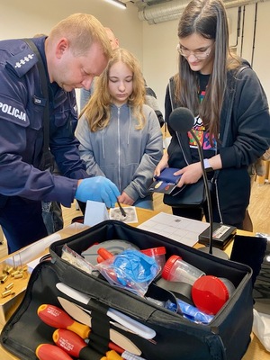 Policjanci uczestniczyli w &quot;Nocy Otwartych Sądów&quot;