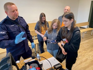 Policjanci uczestniczyli w &quot;Nocy Otwartych Sądów&quot;