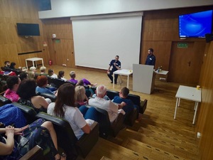 Policjanci prowadzą szkolenia dla personelu szpitala Św. Barbary w Sosnowcu