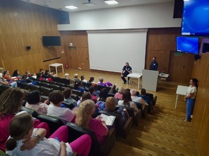 Policjanci prowadzą szkolenia dla personelu szpitala Św. Barbary w Sosnowcu