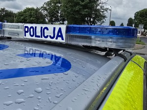 Zdjęcie przedstawia napis &quot;Policja&quot;.