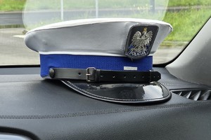Zdjęcie przedstawia czapkę służbową.