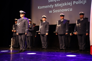 Zdjęcie przedstawia wystąpienie orkiestry.
