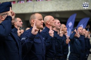 Uroczyste ślubowanie 103 nowo przyjętych policjantów w garnizonie śląskim