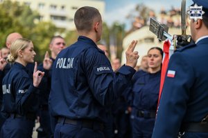 Uroczyste ślubowanie 103 nowo przyjętych policjantów w garnizonie śląskim