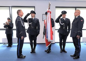 Zdjęcie przedstawia Komendanta Wojewódzkiego Policji w Katowicach, mł.insp. Sławomira Zagrobelnego oraz insp. Arkadiusza Konowalskiego.