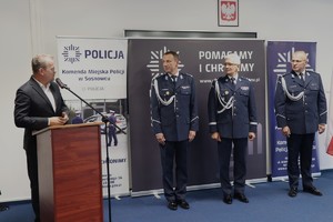Zdjęcie przedstawia Prezydenta Miasta Sosnowca przemawiającego do gości.