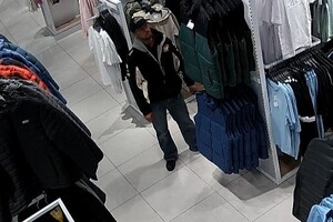 Zdjęcie przedstawia mężczyznę w czapce.