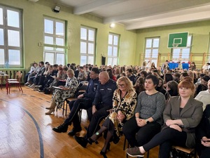 Sosnowiccy policjanci edukowali uczniów obchodząc Światowy Dzień Trzeźwości