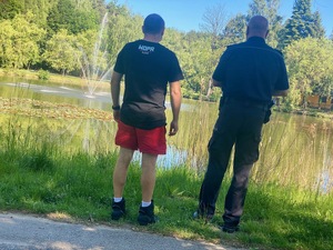 Sosnowieccy policjanci i WOPR dbają o bezpieczeństwo nad wodą – wspólne kontrole kąpielisk