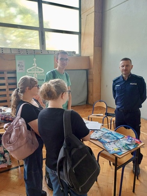 „Zostań Śląskim Policjantem” – policjanci podczas Targów Pracy i Edukacji