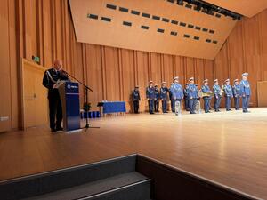 Zdjęcie przedstawia uroczystości Święta Policji - wręczanie mianowania, odznaczeń i wyróżnień