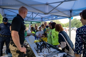 Zdjęcie przedstawia piknik rodzinny z okazji Święta Policji