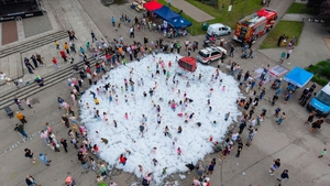 Zdjęcie przedstawia piknik rodzinny z okazji Święta Policji