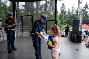 Zdjęcie przedstawia piknik rodzinny z okazji Święta Policji